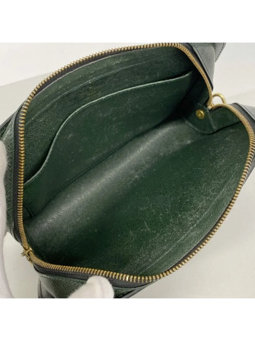 Louis Vuitton Clutch Taiga Baikal Epi